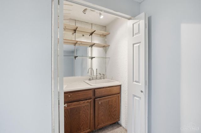 5196 Putters Circle, West Chester, OH 45069