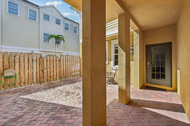 110 E Pigeon Plum Drive, Jupiter, FL 33458