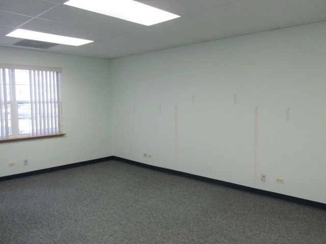 725 E Irving Park Road, Roselle, IL 60172