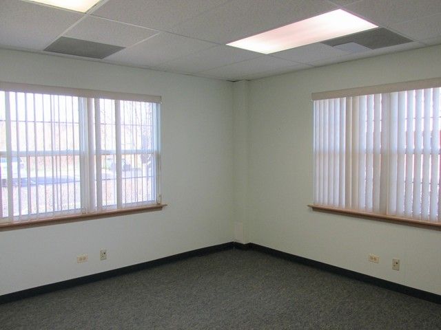 725 E Irving Park Road, Roselle, IL 60172