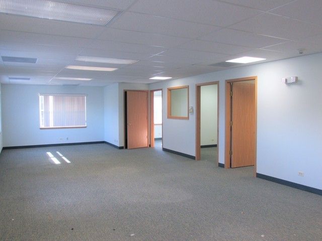 725 E Irving Park Road, Roselle, IL 60172