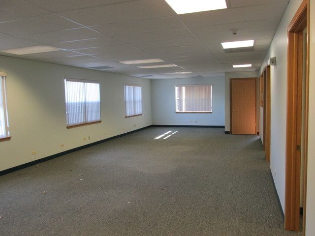 725 E Irving Park Road, Roselle, IL 60172