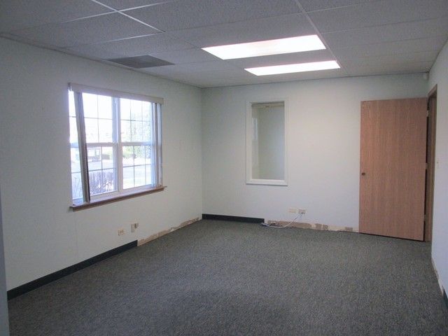 725 E Irving Park Road, Roselle, IL 60172