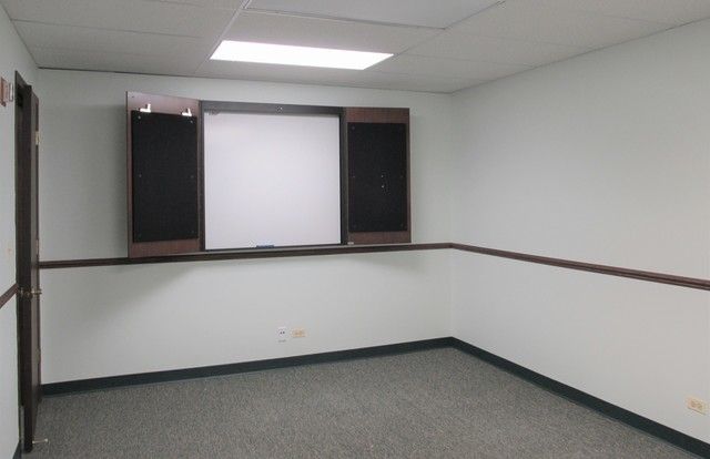 725 E Irving Park Road, Roselle, IL 60172