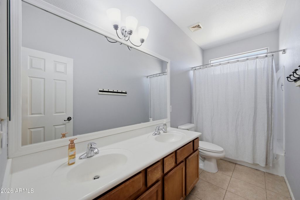 Image 20 of property listing at 957 E CHELSEA Drive, San Tan Valley, AZ 85140