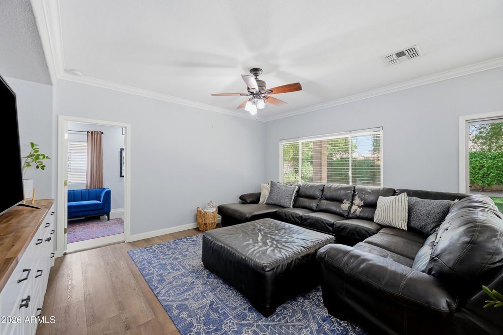 Image 5 of property listing at 957 E CHELSEA Drive, San Tan Valley, AZ 85140