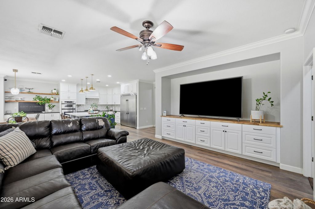 Image 7 of property listing at 957 E CHELSEA Drive, San Tan Valley, AZ 85140