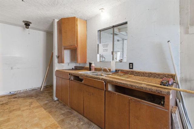1823 W Acacia St, Stockton, CA 95203