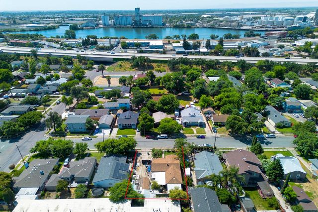 1823 W Acacia St, Stockton, CA 95203