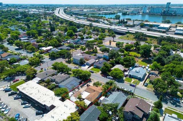 1823 W Acacia St, Stockton, CA 95203