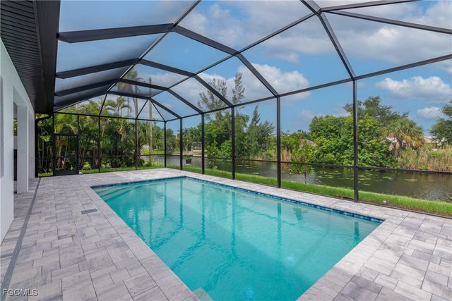 2242 NW 4th ST, Cape Coral, FL 33993