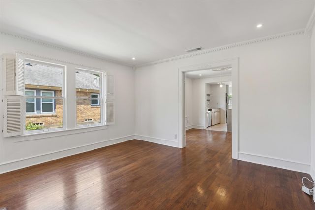 2511 Burlington Boulevard, Dallas, TX 75211