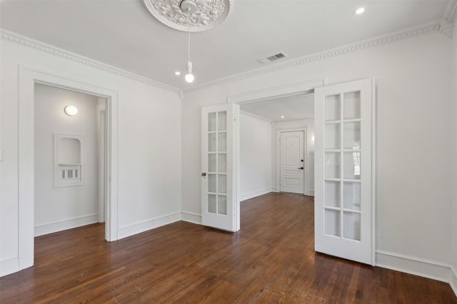 2511 Burlington Boulevard, Dallas, TX 75211