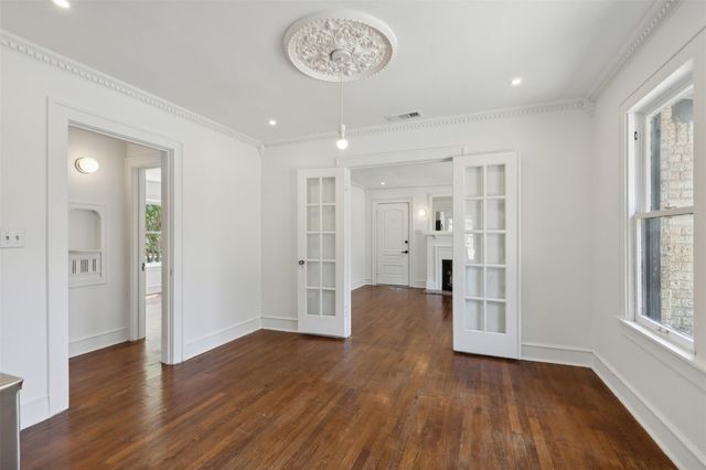 2511 Burlington Boulevard, Dallas, TX 75211
