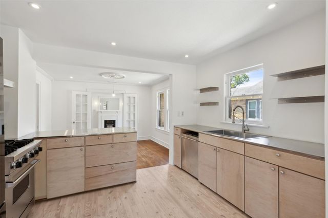 2511 Burlington Boulevard, Dallas, TX 75211