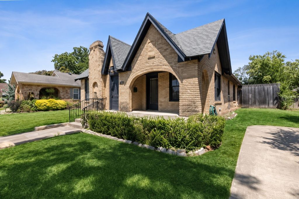 2511 Burlington Boulevard, Dallas, TX 75211