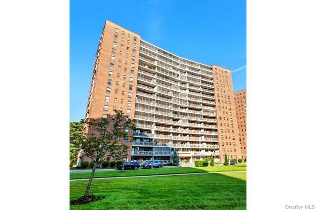 61-35 98th street 15E, Rego Park, NY 11374
