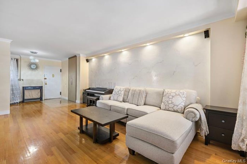 61-35 98th street 15E, Rego Park, NY 11374