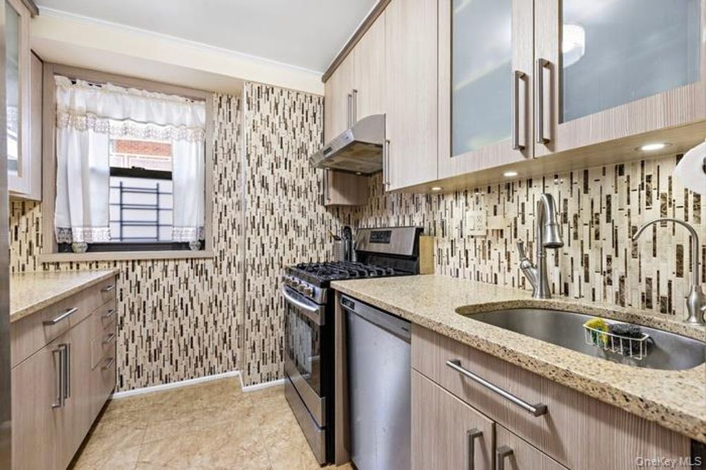 61-35 98th street 15E, Rego Park, NY 11374 — photo 5