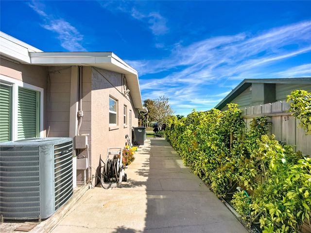 6728 3RD STREET CT W, Bradenton, FL 34207