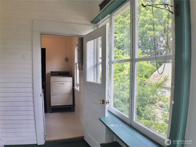 910 NW 52nd Street, Seattle, WA 98107