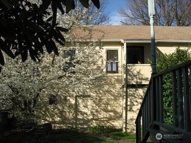 910 NW 52nd Street, Seattle, WA 98107