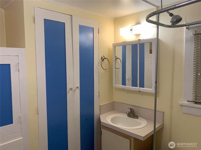 910 NW 52nd Street, Seattle, WA 98107