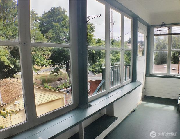 910 NW 52nd Street, Seattle, WA 98107