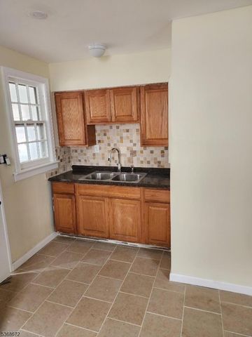 993 Hamilton St, Franklin Twp., NJ 08873