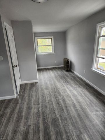 993 Hamilton St, Franklin Twp., NJ 08873