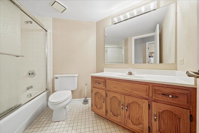 9810 Mill Drive W E1, Palos Park, IL 60464