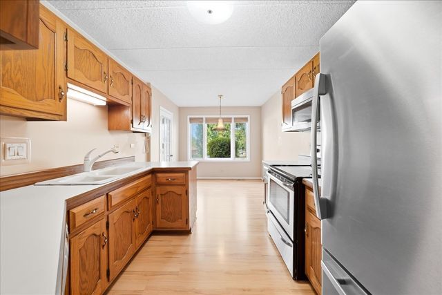 9810 Mill Drive W E1, Palos Park, IL 60464