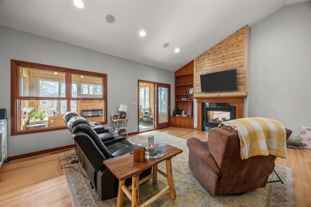 3036 Old Orchard Road NE, Cedar Rapids, IA 52402