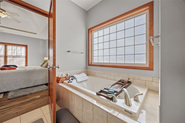 3036 Old Orchard Road NE, Cedar Rapids, IA 52402