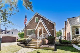 5916 N Avondale Avenue, Chicago, IL 60631