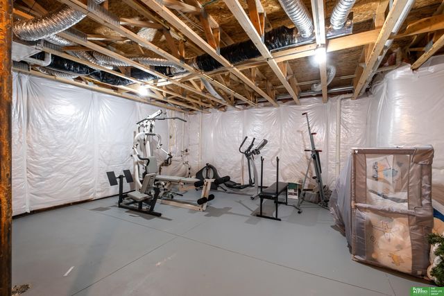 21051 Polk Street, Elkhorn, NE 68022