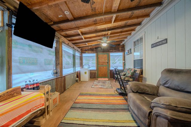 1100 Cypress Creek Drive, Mt Vernon, TX 75457