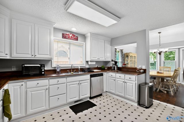 2014 Fairway Hills Drive, Huntsville, AL 35802