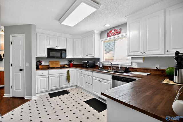 2014 Fairway Hills Drive, Huntsville, AL 35802