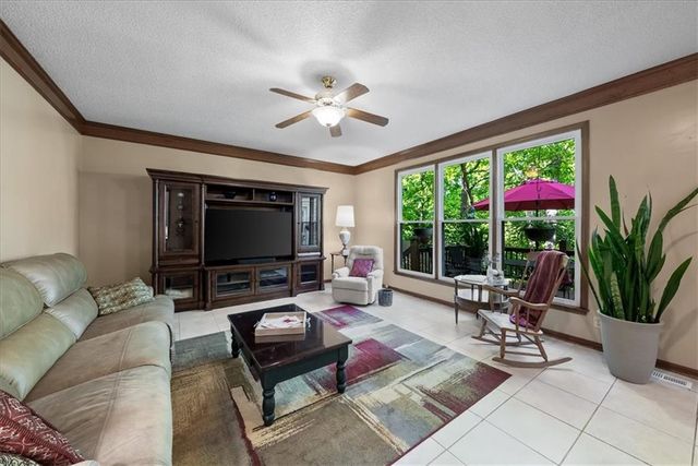 13929 W 76th Circle, Lenexa, KS 66216