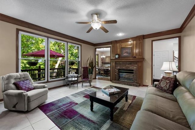 13929 W 76th Circle, Lenexa, KS 66216
