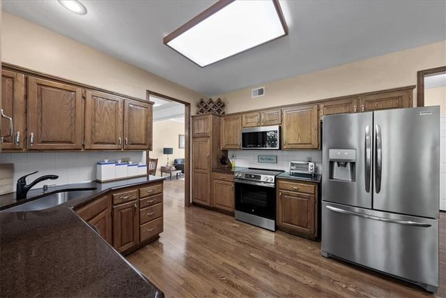 13929 W 76th Circle, Lenexa, KS 66216