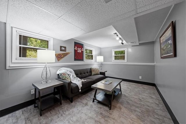 13929 W 76th Circle, Lenexa, KS 66216
