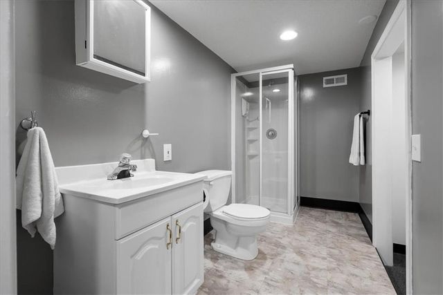 13929 W 76th Circle, Lenexa, KS 66216