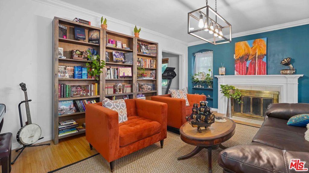 Image 10 of property listing at 3801 Sutro Avenue, Los Angeles, CA 90008