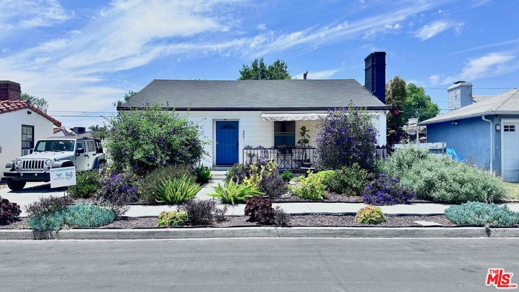 Image 2 of property listing at 3801 Sutro Avenue, Los Angeles, CA 90008