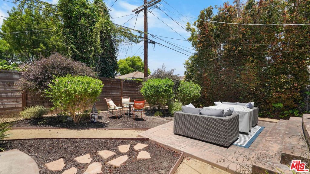 Image 28 of property listing at 3801 Sutro Avenue, Los Angeles, CA 90008