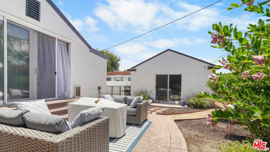 Image 29 of property listing at 3801 Sutro Avenue, Los Angeles, CA 90008