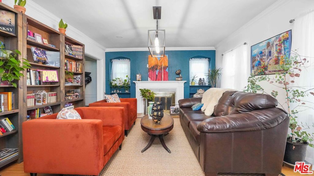 Image 6 of property listing at 3801 Sutro Avenue, Los Angeles, CA 90008