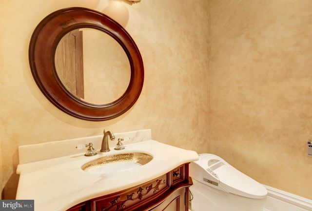 35B ELSIRAGY CT, Mclean, VA 22102